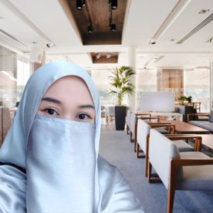 Aryanty Risnadewi wanita bercadar Indonesia, sahabat ibu dan anak.